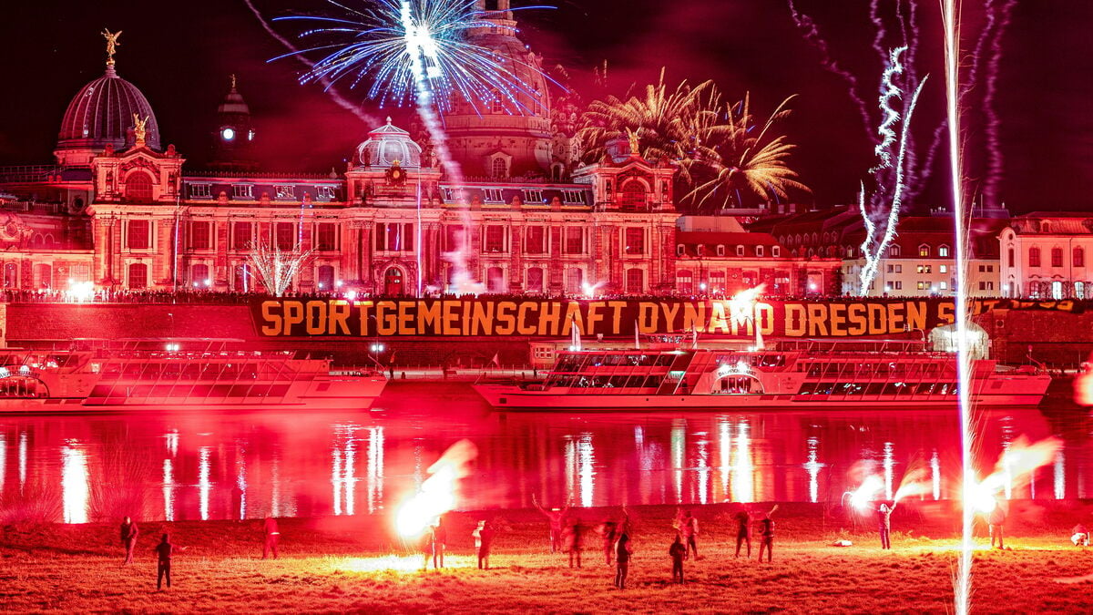 Sportgemeinschaft Dynamo Dresden“-Feuerwerk - Faszination Fankurve