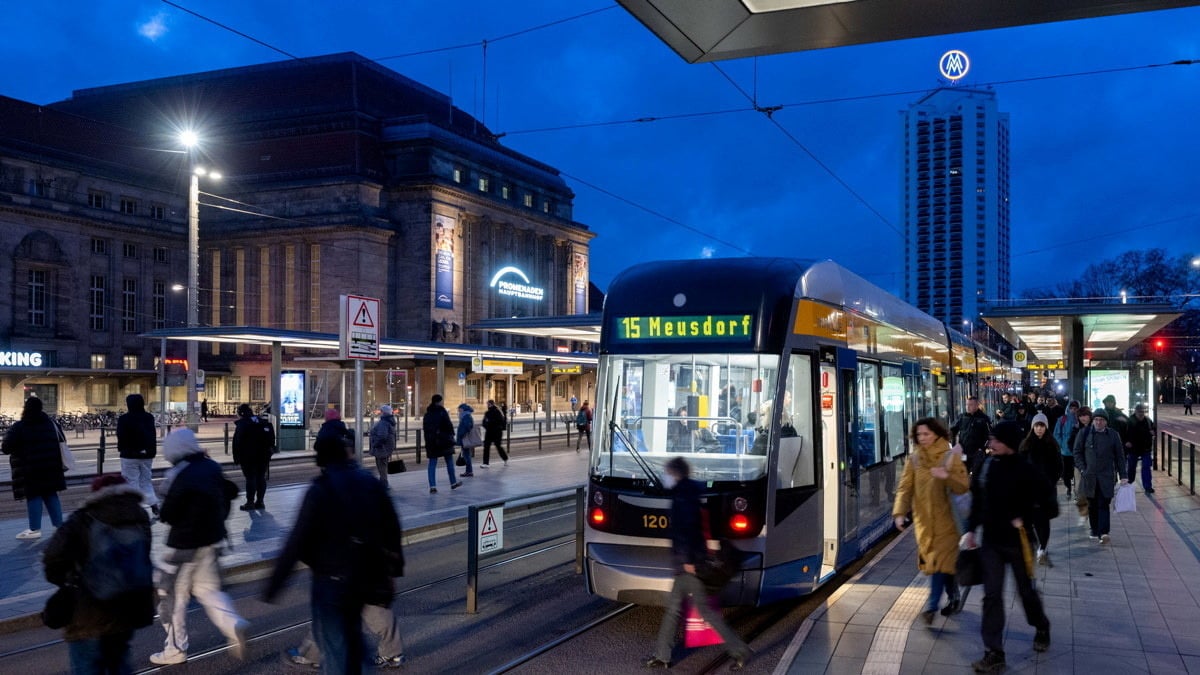 Nach Warnstreik: Öffentlicher Verkehr In Sachsen Rollt Wieder ...