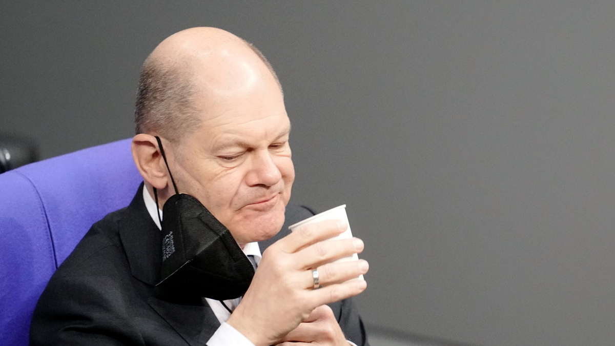 Impfpflicht-Debatte Im Bundestag: Scholz Kommt Zu Spät Und Lauterbach ...