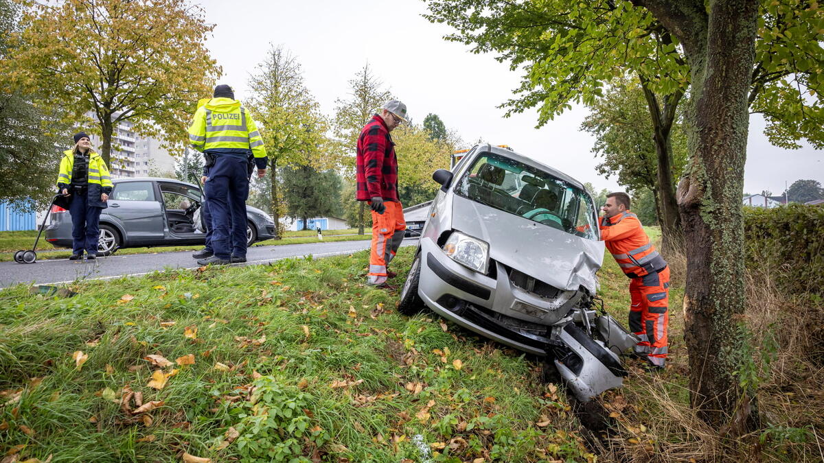 Pirna Unfall: Zwei Fast Zeitgleiche Unfälle Sorgen Auf Der B172 In ...