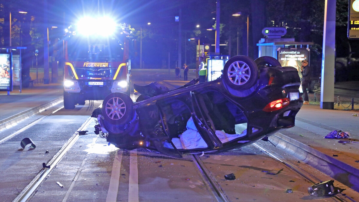 Dresden Betrunkener Autofahrer Berschl Gt Sich Auf Sachsenallee S Chsische De