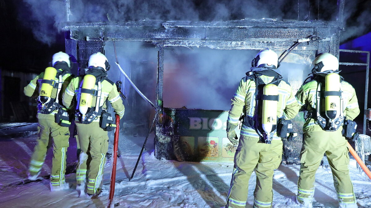 Dresden: witness search: snack bar in Dresden burns out completely