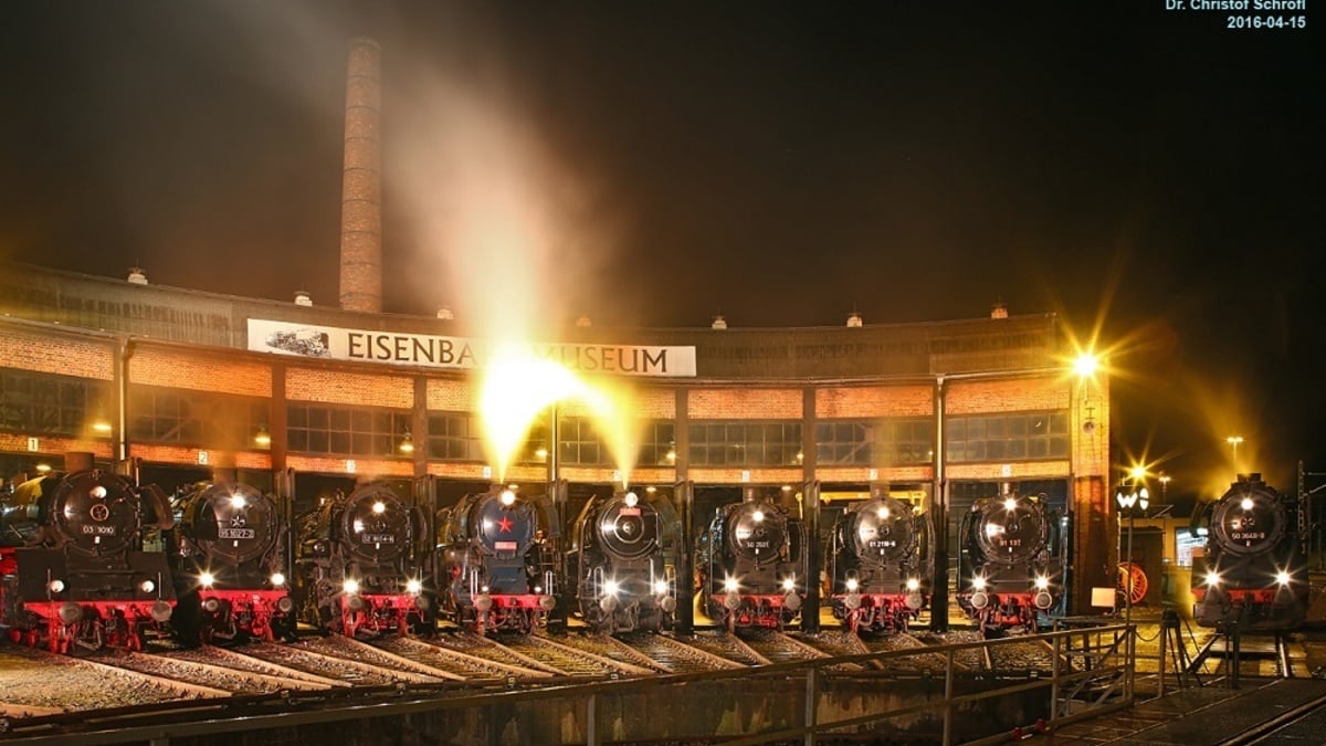 Dampflokparade in Dresden - einer unserer Tipps für  dieses sommerliche Wochenende mitten im April.