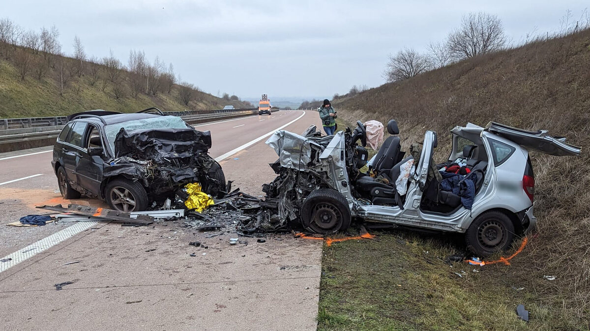 Wypadek na autostradzie A38 w pobliżu Queffert: Trzy osoby zginęły po ucieczce przed policją, kierowca jadący pod prąd ma wypadek