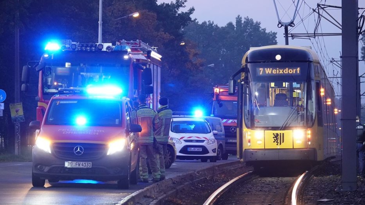 Unfall In Dresden: Straßenbahn Erfasst Fußgänger | Sächsische.de