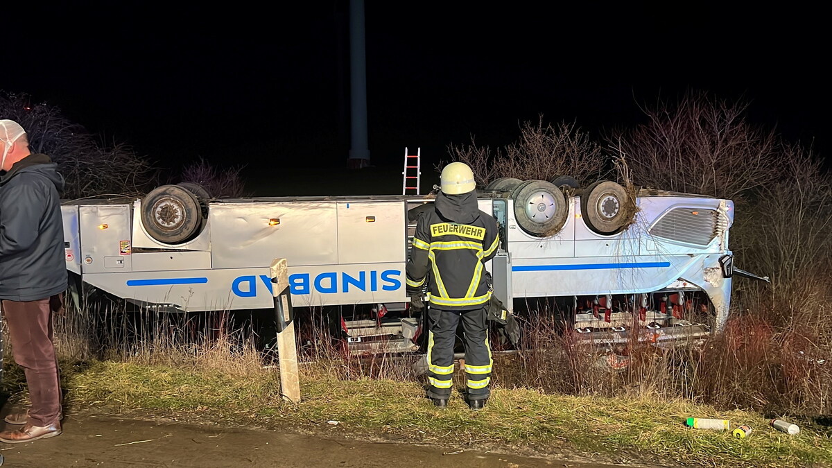 Reisebus Auf Der A2 Umgekippt: Viele Verletzte | Sächsische.de