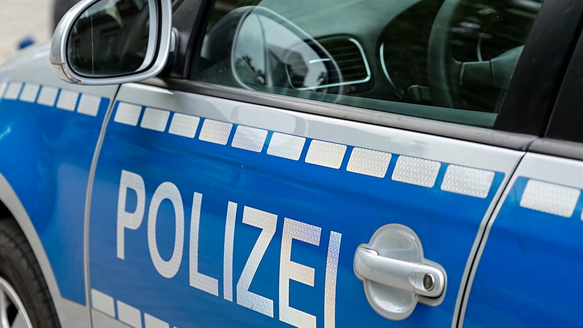 Man in Dresden Threatened with Knife and Kicked: Police Investigating Robbery Attempt