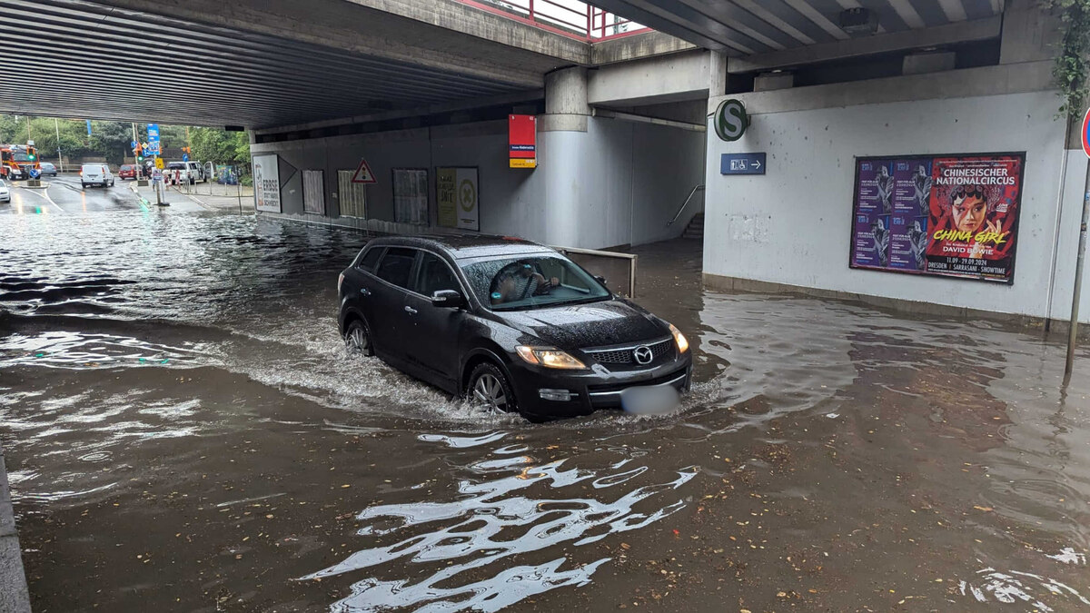 S-Bahn stations in Dresden in Niedersedlitz and Zschachwitz flooded