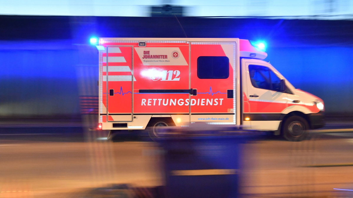 Unfall Auf B93 Bei Zwickau: Mann Wird Von Auto Erfasst Und Stirbt ...