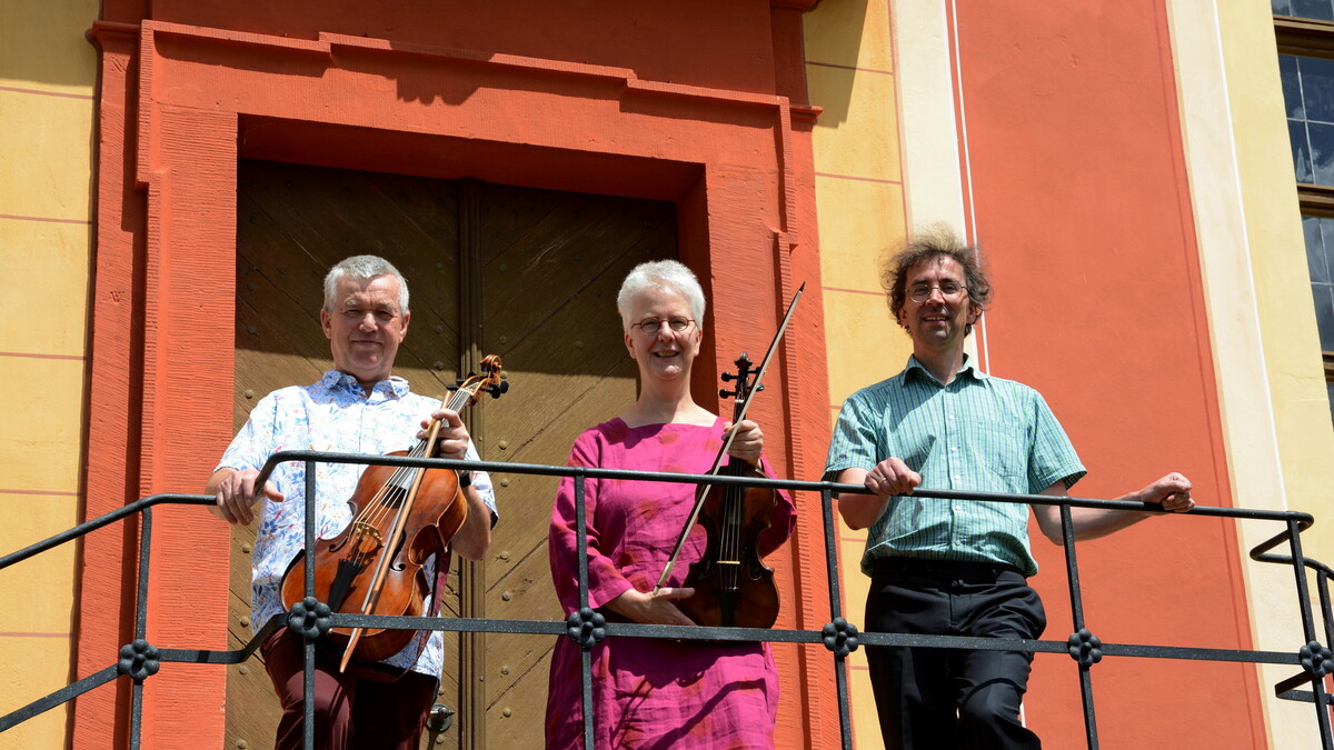 Das Dresdner Ensemble Fürsten-Musik, unter anderem mit Viola-Spieler Klaus Vogt (l.), Barockgeigerin Anne Schumann und Cembalo-Spieler Sebastian Knebel, ist am 25. September in Bautzen zu Gast.