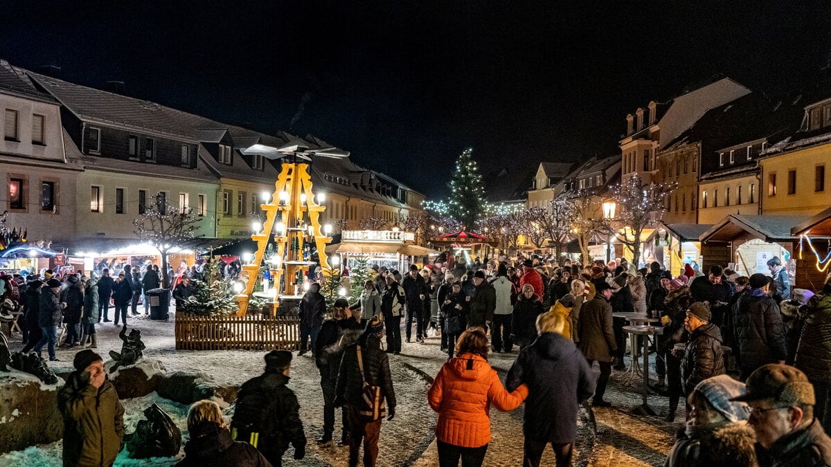 Döbeln Glühwein, Roster und Musik auf dem Harthaer Weihnachtsmarkt