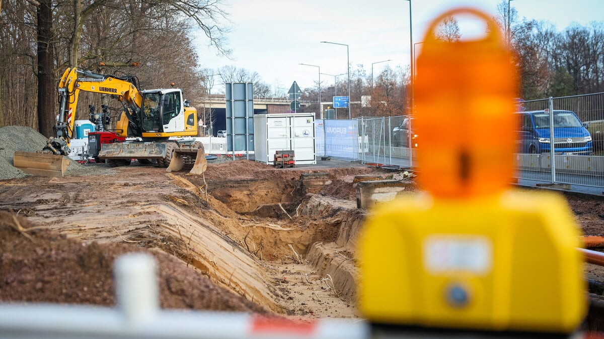 Traffic Jam on Radeburger Straße in Dresden: Construction Site Updates and When Will the Lane Reopen?