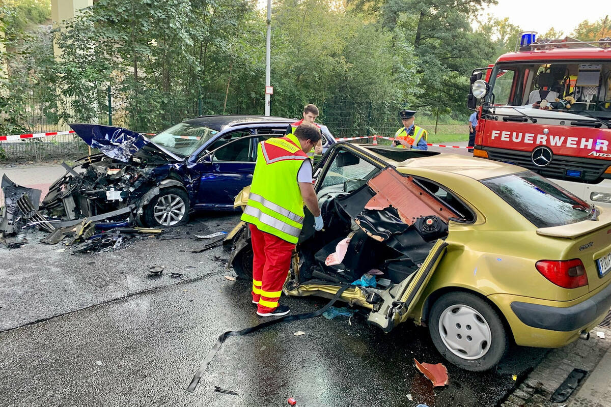 Zwei Schwerverletzte Bei Frontalunfall | Sächsische.de