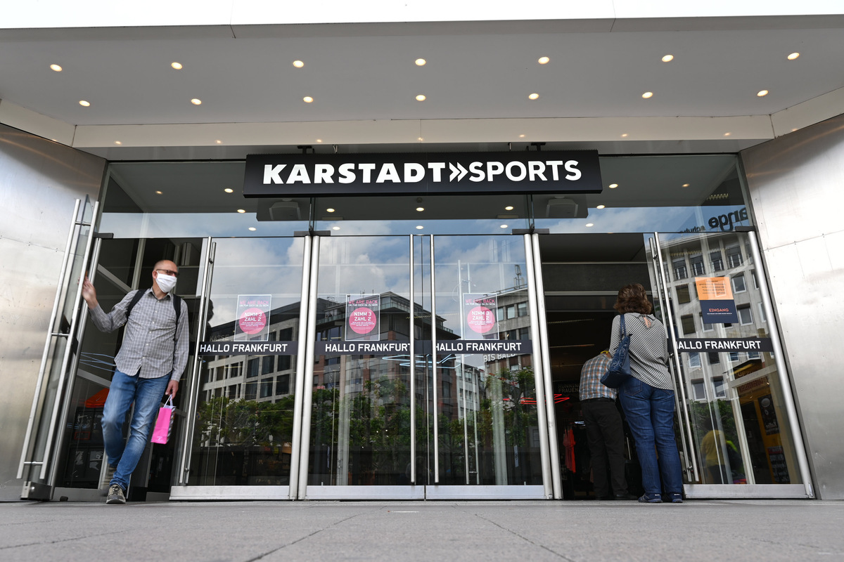 Karstadt Sports Schliesst Von 30 Filialen Sachsische De