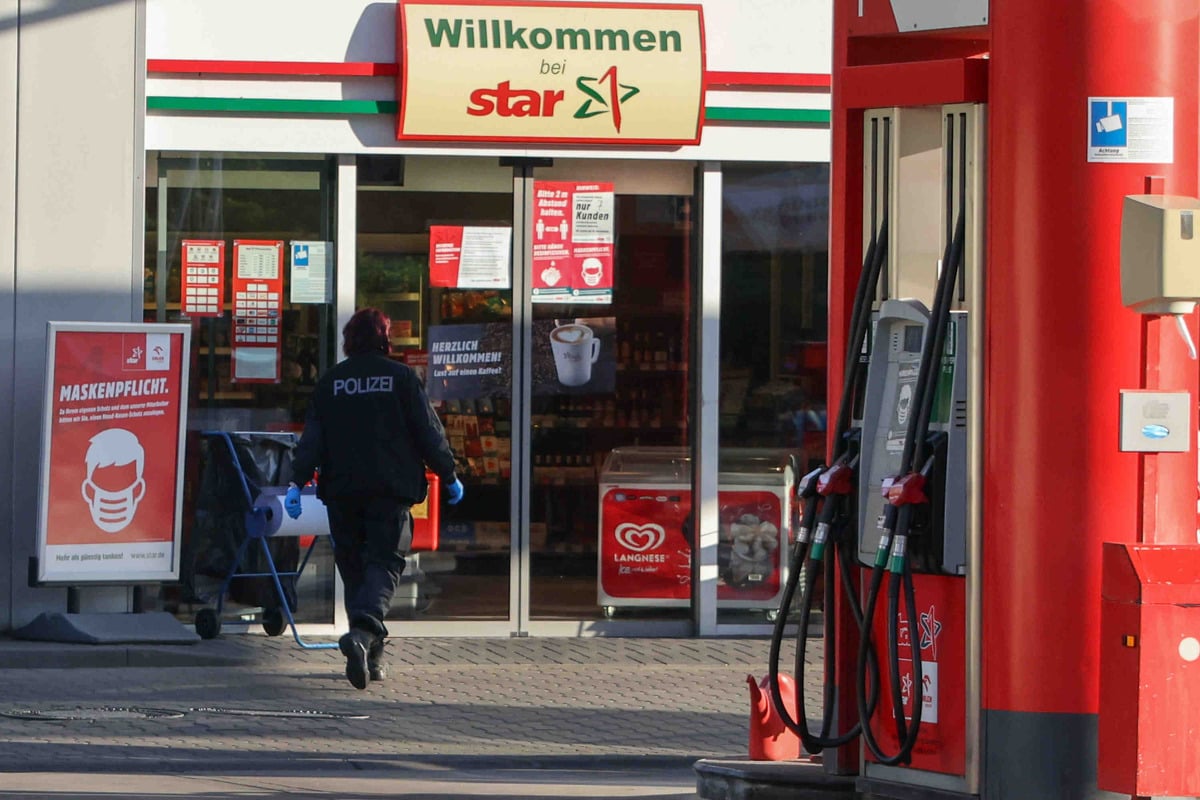 Dresden: attacked gas station at night