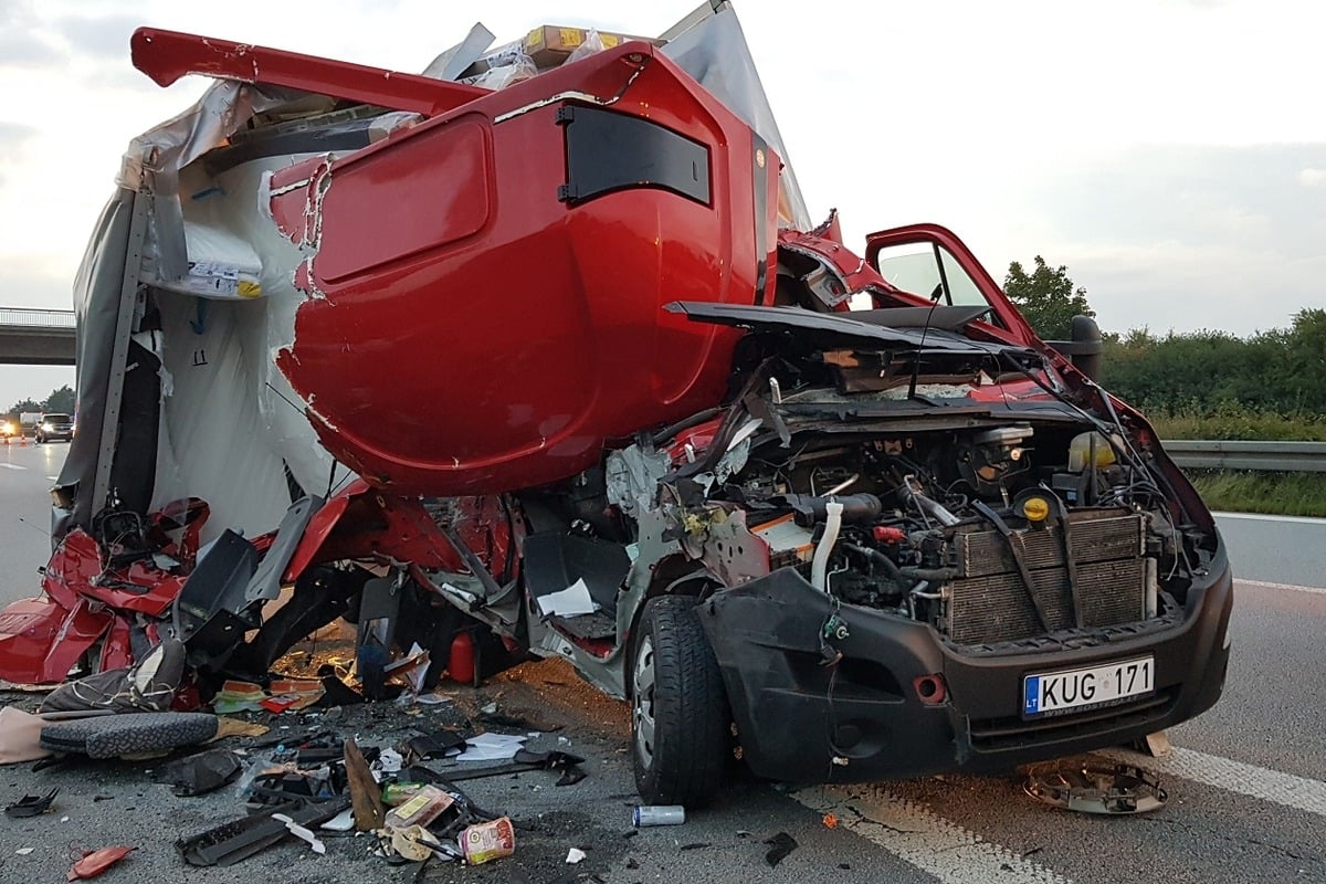 Schwerer Unfall Auf Der A 4 Sächsischede