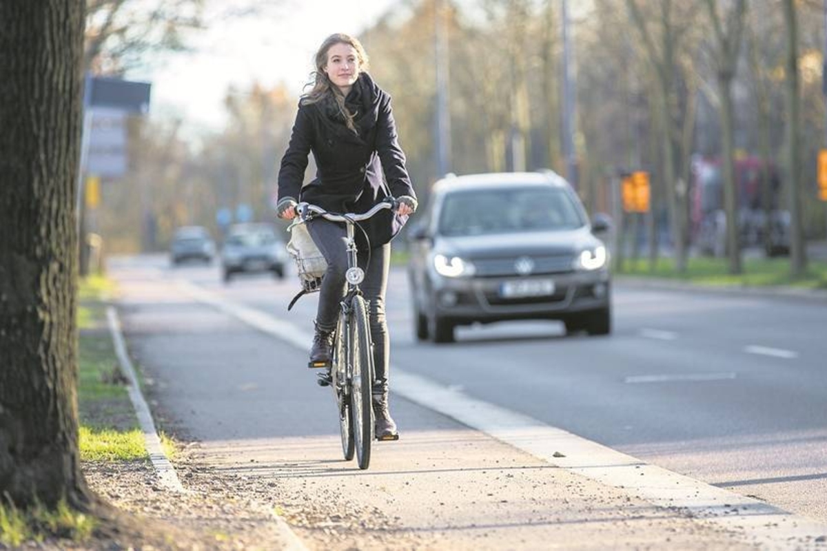 fahrrad auf bundesstraße