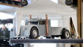 Grau, tief, breit: Dieser Hot Rod eines Peterbilt-Trucks ist im Maßstab 1:13,5 gebaut worden.