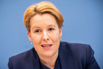 Giffey Doktorarbeit Thema / Lambrecht zollt Giffey im Streit um Doktortitel "großen ... / Bei franziska giffey ist die familienministerin giffey könnte wegen schlampereien in ihrer doktorarbeit das amt verlieren.