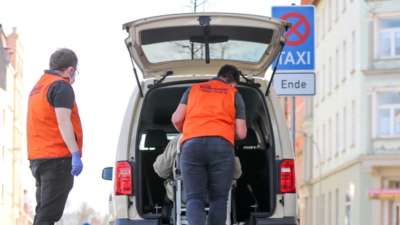 Wann übernimmt Die Krankenkasse Das Patienten-Taxi? | Sächsische.de