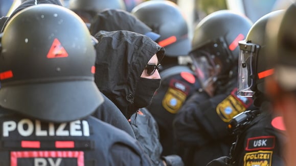 "Tag X"-Demo In Leipzig: Staatsanwalt Vermummt Auf Demos Im Einsatz ...