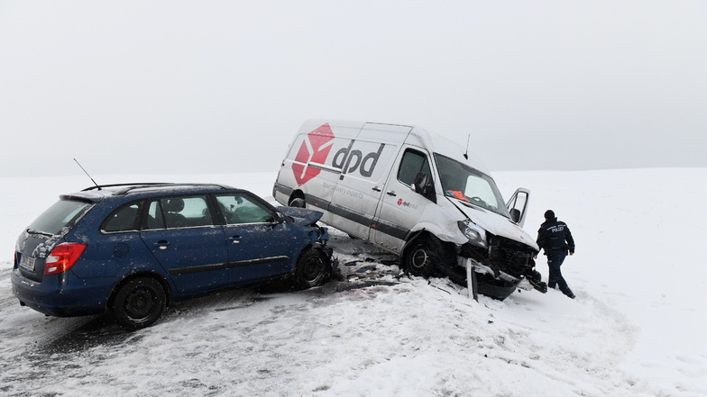 Dipps: Unfall im Schneegestöber