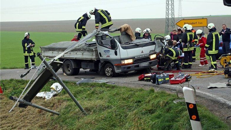 Der den Unfall verursachende Opelfahrer wurde kurze Zeit später gestellt: Er war betrunken, zudem reagierte ein Drogenvortest positiv auf Amphetamine.