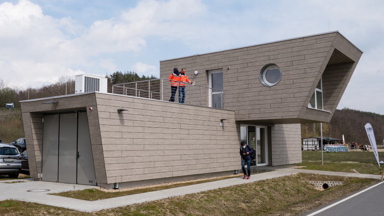 Seit wenigen Tagen offiziell übergeben: Die Rettungsstation am Nordstrand des Berzdorfer Sees.
