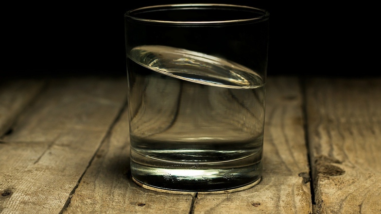 Eine junge Frau musste eine Woche lang täglich Salzwasser trinken - bis sie starb.