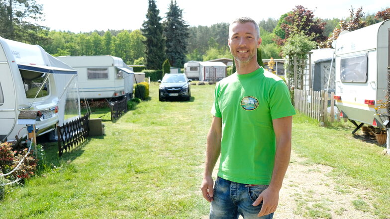 Objektleiter Alexander Rajek freute sich trotz späterer Öffnung und eines durchwachsenen Sommers über viele Camper und Badegäste im Waldbad Oberau.