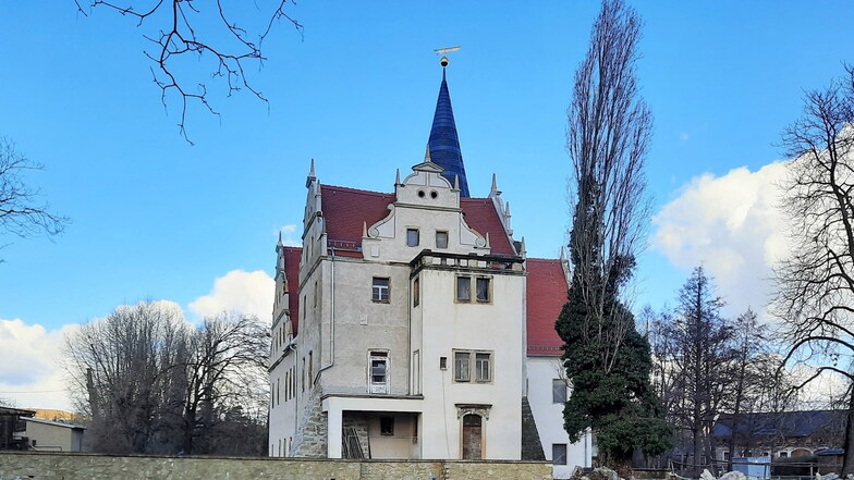 Wasser wird wieder abgelassen: Undichte Schleuse am Schloss Oberau