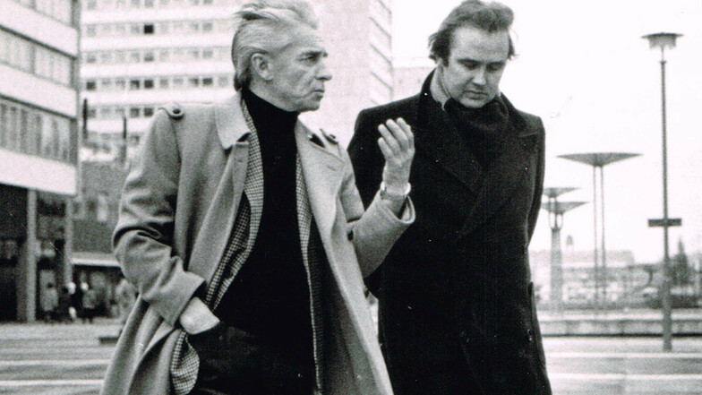 Weltstars auf der Dresdner Prager Straße: 1970 nahm Herbert von Karajan (l.) in der Lukaskirche Richard Wagners „Meistersinger von Nürnberg“ auf. Als aufstrebender Tenor war René Kollo mit von der Partie und ist noch heute begeistert von der Profes