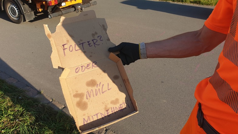 Das ist ein Pizzakarton, der Daniel Ambrosius gefällt. Er versteht den Text auf Forderung, seinen Müll mitzunehmen.