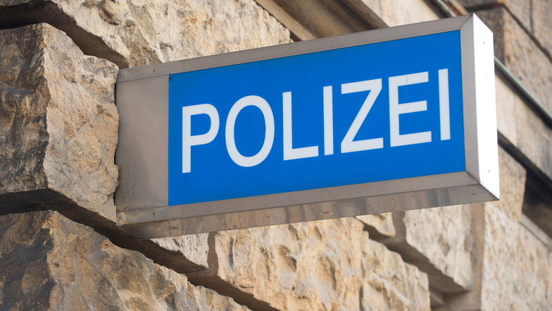 Vermummte attackieren Frau in Dresdner Imbiss mit einem Feuerlöscher
