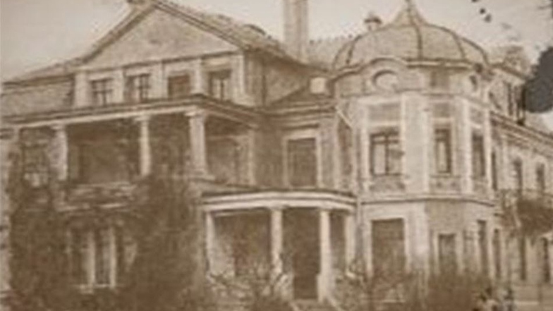 Eine historische Ansicht der Villa in Weinhübel. Ob sie je wieder so aussehen wird, ist derzeit noch völlig offen.
