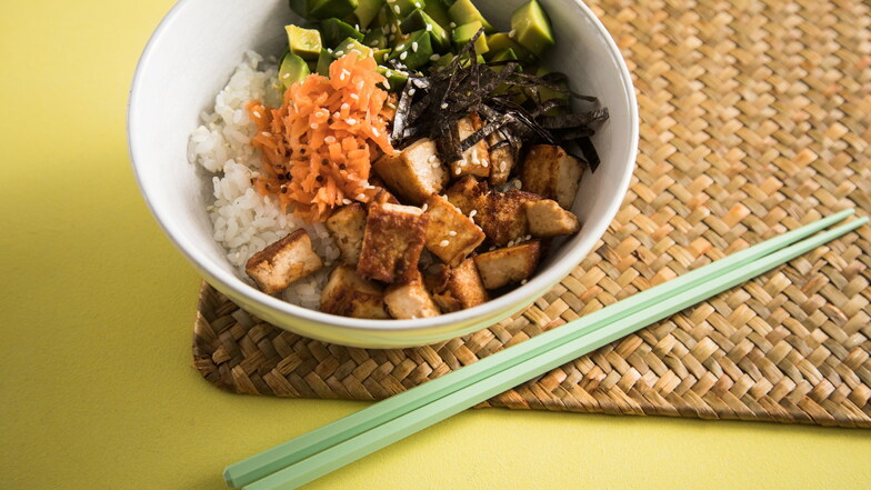 Besonders in asiatischen Gerichten beliebt: Soja in Form von Tofu.