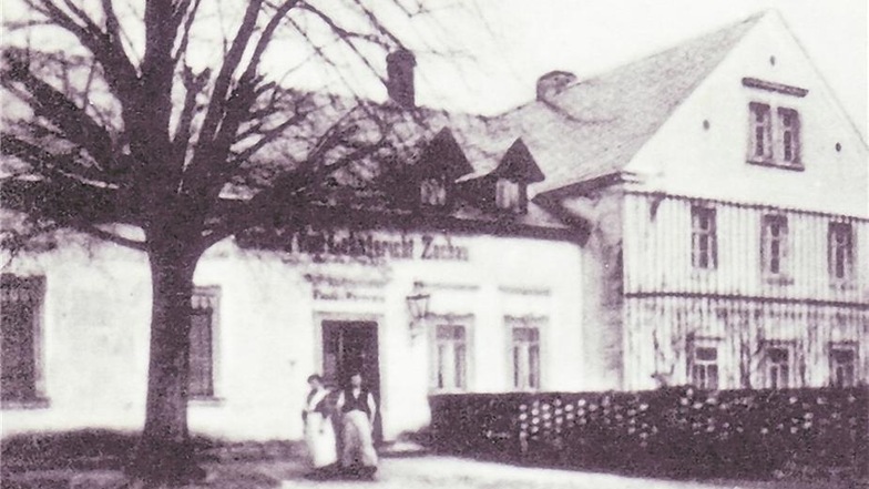 erstmals erwähnt 1350 als Zcoch/Zochau (Siedlung durch Pfahlzäune geschützt), zuletzt 143 Einwohner, verlassen 1938. Ein Turm und ein Pfad im NSG erinnern an Zochau.