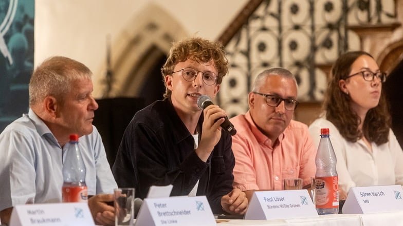 Paul Löser (2.v.l.) mit anderen Direktkandidaten beim Wahlforum der Landeszentrale für politische Bildung in Neustadt.