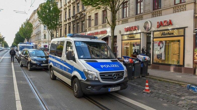Die Leipziger Polizei muss am Dienstagabend auf der Eisenbahnstraße bei einem Streit eingreifen. Einer der Beteiligten hatte zuvor eine Waffe gezogen und einen Schuss abgegeben.