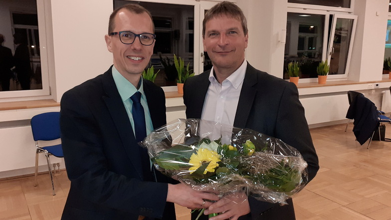 Der neue Bannewitzer Bürgermeister, Heiko Wersig (l.) begrüßt Peter Antoniewski als Hauptamtsleiter.