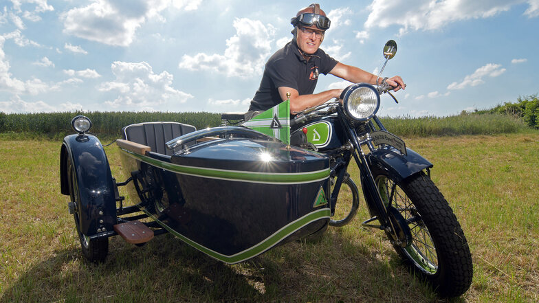 Der Waldheimer Jörg Andrä hat ein Oldtimer-Motorrad vom Typ D-Rad mit Seitenwagen aufgebaut. Mit ihm beteiligt er sich an der Oldtimerrallye Kriebstein ab Freitag.