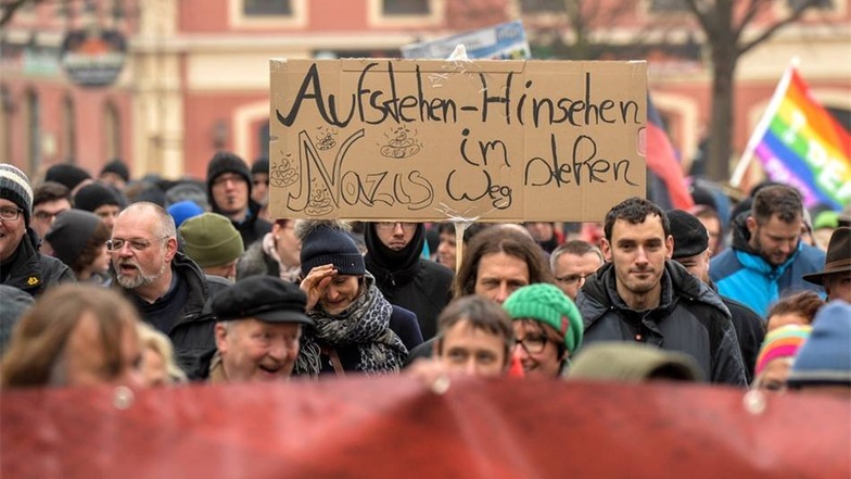 "Für ein buntes Bautzen" - Demonstrationszug über die Bautzener Reichenstraße.