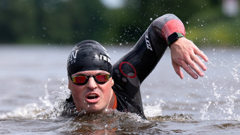 Der Chemnitzer Langstreckenschwimmer Joseph Heß startet am Samstagmorgen seinen Schwimm-Marathon von der Quelle bis zur Mündung des Rheins. Start ist am Tomasee in der Schweiz.