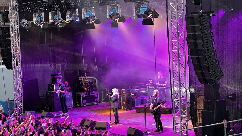 Auch Bonnie Tyler hatte am Freitagabend in Görlitz ihre Fans.