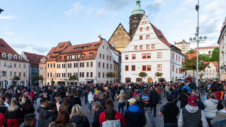 Demo am 6. Mai in Pirna:  "In der Regel wurde nicht von der Möglichkeit Gebrauch gemacht, spontan eine Versammlung anzuzeigen."