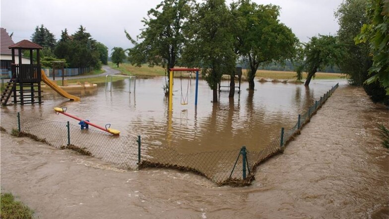 Der Spielplatz in Groß Saubernitz wie auch der gesamte Ortskern standen unter Wasser.