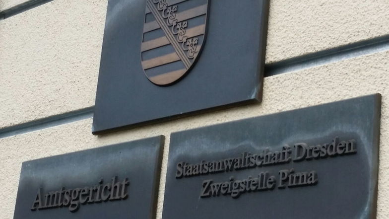 Das Amtsgericht in Pirna. Bei einem Prozess müssen jetzt dort alle Beteiligten noch mal ran, weil an eine Sache nicht gedacht wurde.