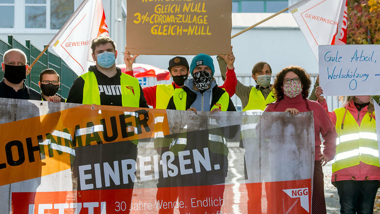 Seit 16. Oktober streiken Mitarbeiter der Lausitzer Früchteverarbeitung in Sohland. Sie wollen ihren Arbeitskampf auch nächste Woche fortsetzen.
