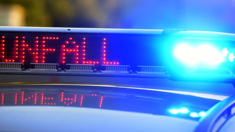 Die Polizei ermittelt nach einem schweren Unfall am Sonntagabend in Grünbach im Vogtland.
