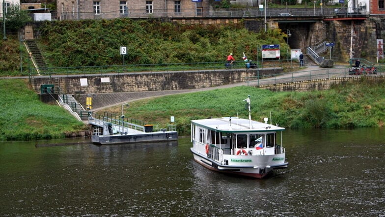 Noch ist sie ruhig, die Elbe in Schöna. Am Freitag erreichte der Pegel eine Höhe von gerade einmal 1,47 Metern. Bis Sonntag soll er um drei Meter steigen.